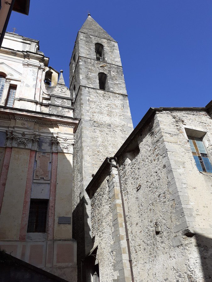 Pigna . campanile S. Michele Arcangelo.jpg